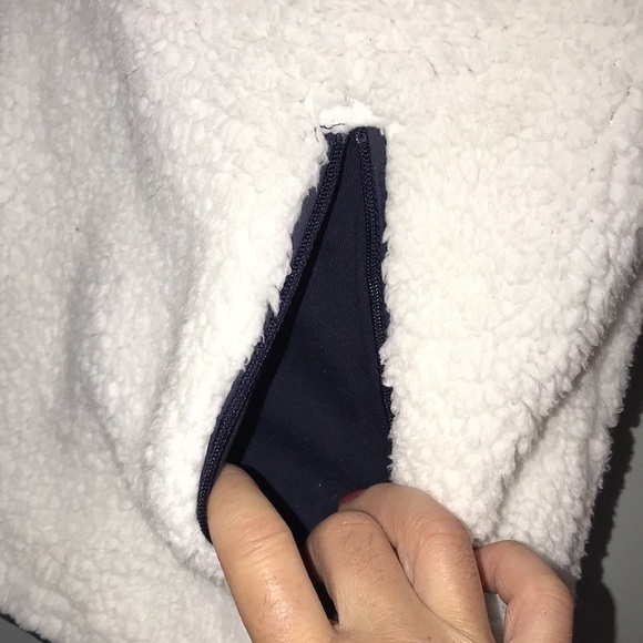 Talbots Faux Sherpa White Vest Size MP - Picture 5 of 6